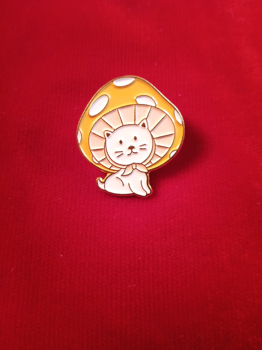 Cute Cat Mushroom Enamel Pin - Yellow & White